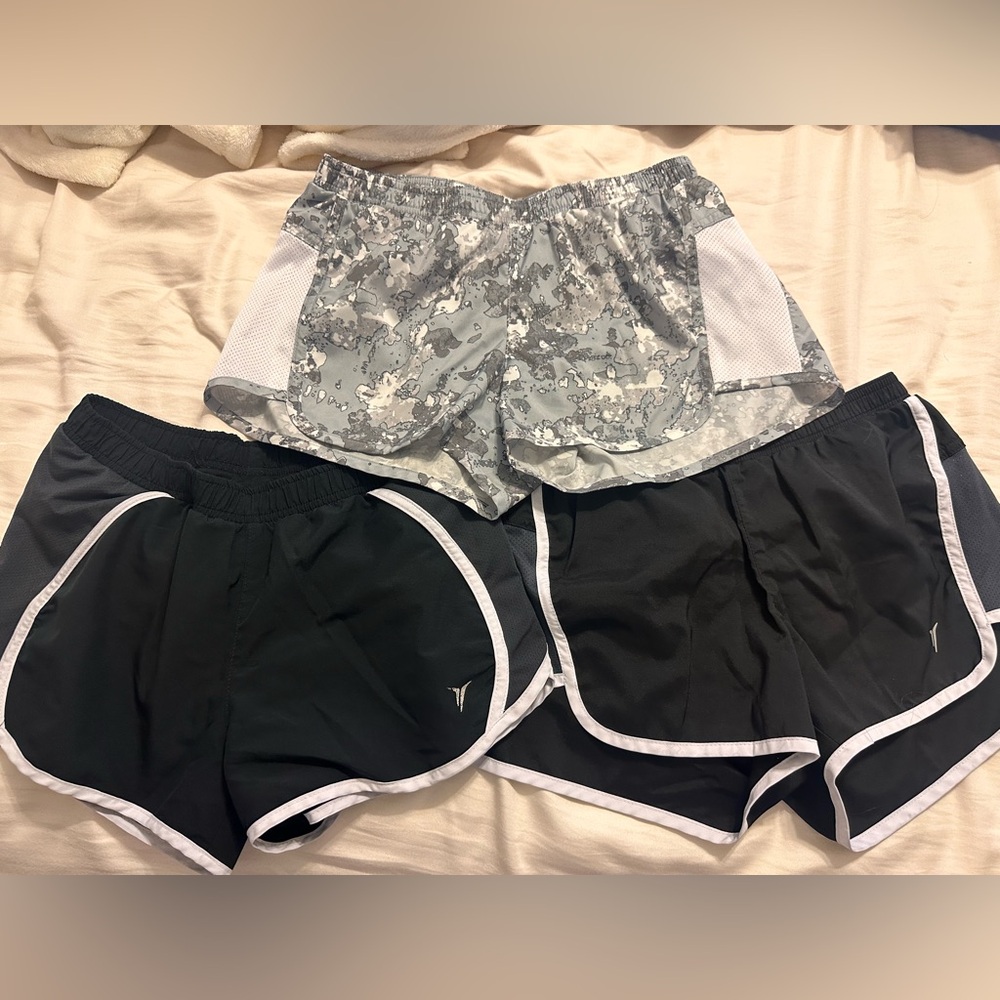 Old Navy Women's Athletic Shorts - Black and Gray Camo